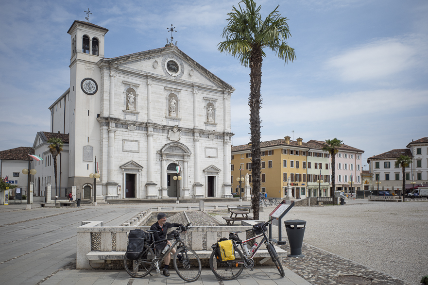 Mittagspause am Hauptplatz von Palmanova